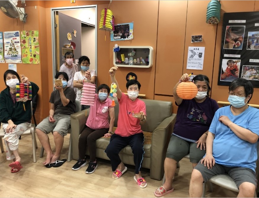 During the Mid-Autumn Festival, residents enjoyed the activities and atmosphere in the hostel. They share the happiness in spending the holiday together.