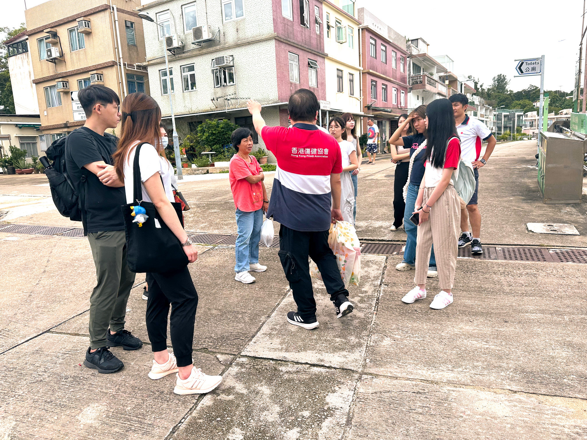 坪洲長者暨青少年鄰舍中心會員帶領社區導賞